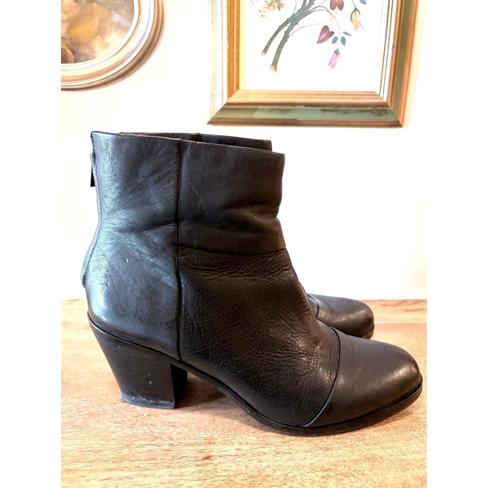 Saks Fifth Avenue GRAY Sandy Black Leather Cap Toe Ankle Boots Back Zip 8.5M